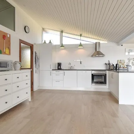Three-bedroom Holiday In Ebberup * Helnæs By